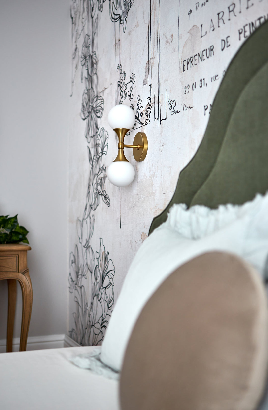 ##Antique Hardware## Astoria Wall Sconce