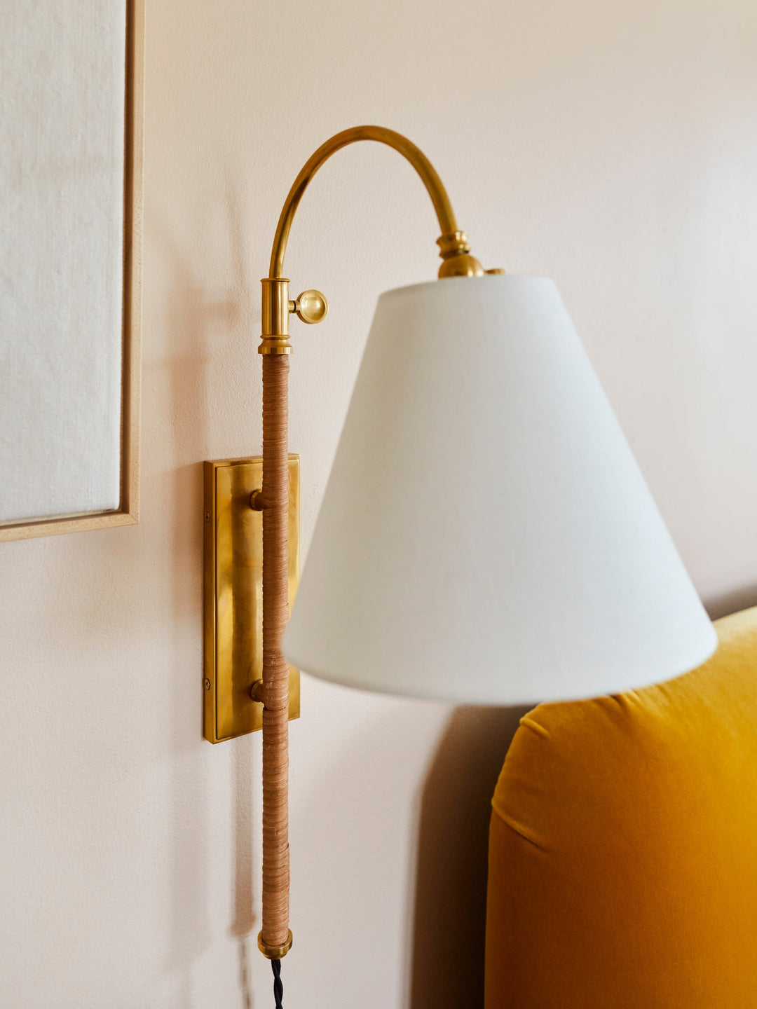 ##Antique Hardware## Curves No.1 Plug-in Sconce